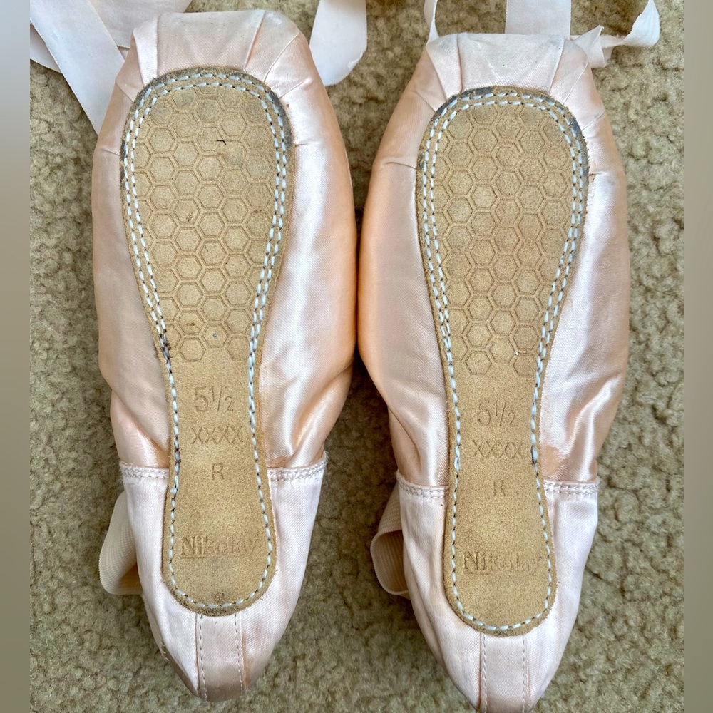 Nikolay STREAMPOINTE Size 5 1/2, width XXXX Pointe Shoes